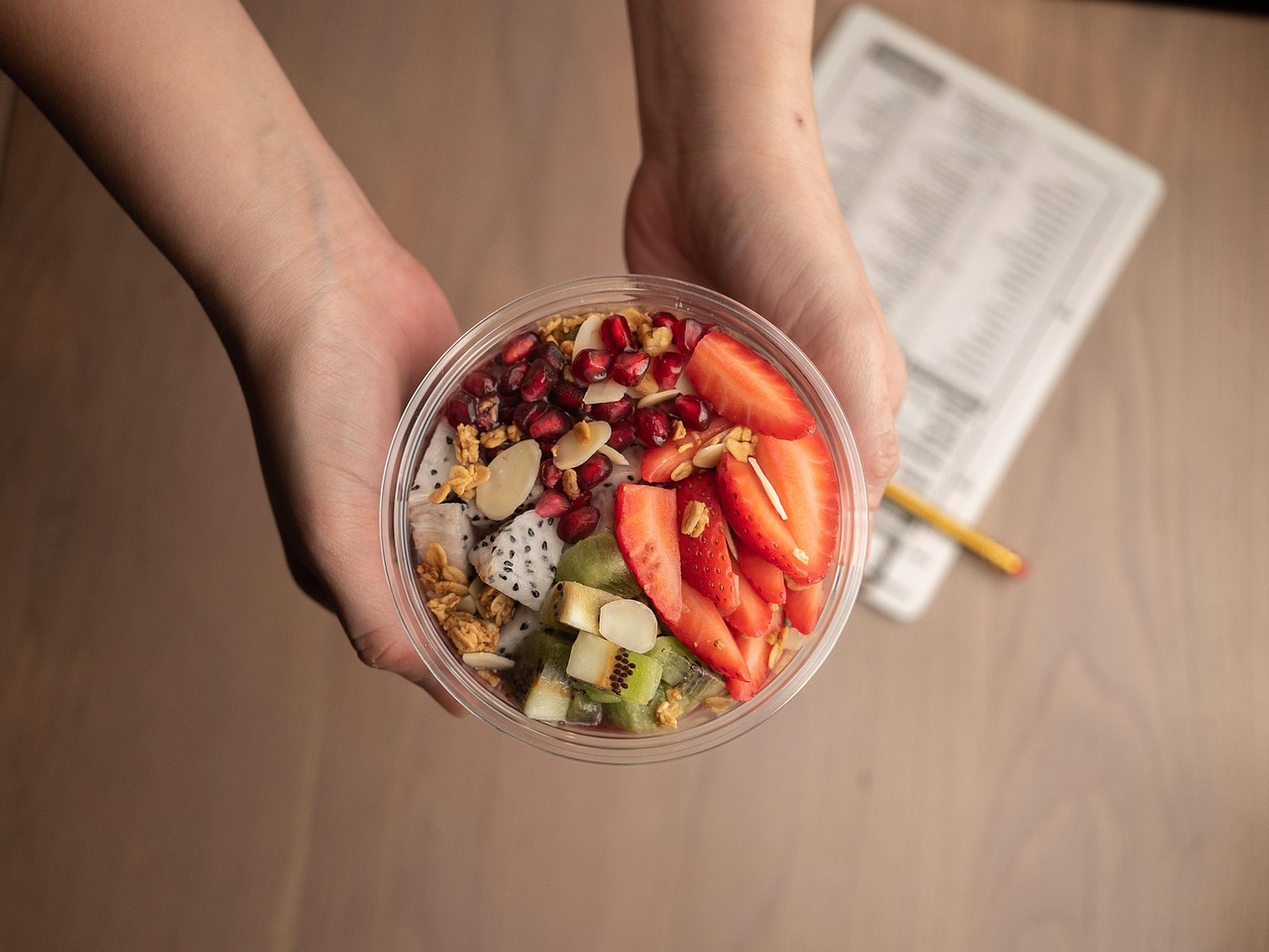 entdecken sie köstliche und gesunde smoothie bowls – perfekt für einen energiereichen start in den tag. frische zutaten, bunte toppings und einfache rezepte warten auf sie!